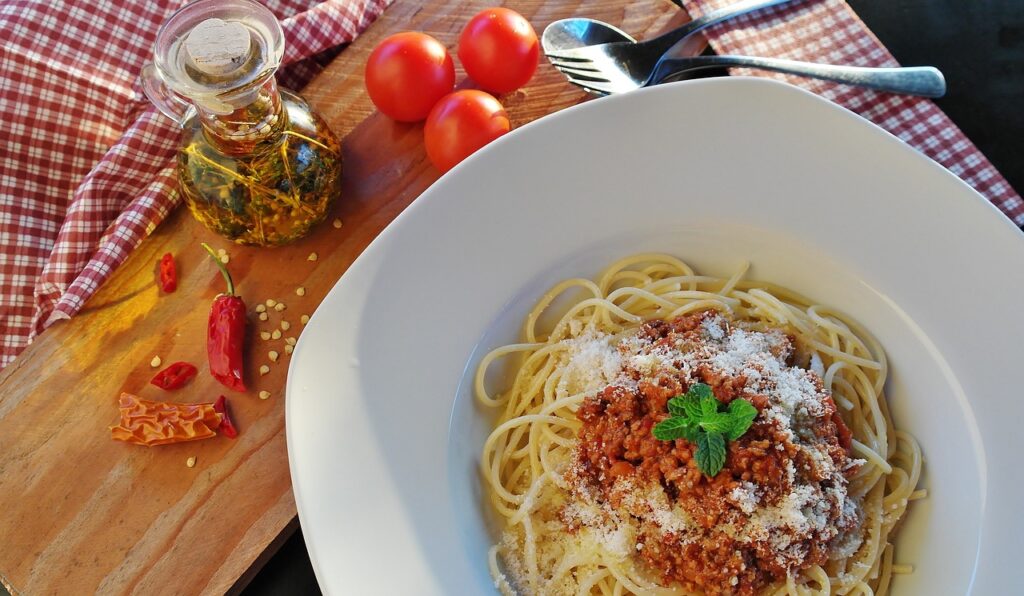spaghetti, noodles, bolognese-1987454.jpg